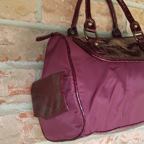 BURGUNDY HAND BAG . - Picture 3 of 6
